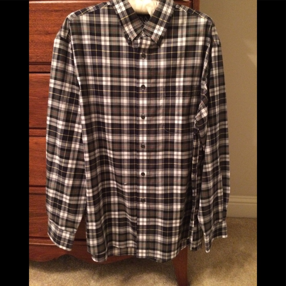 Men's long sleeved dress shirt